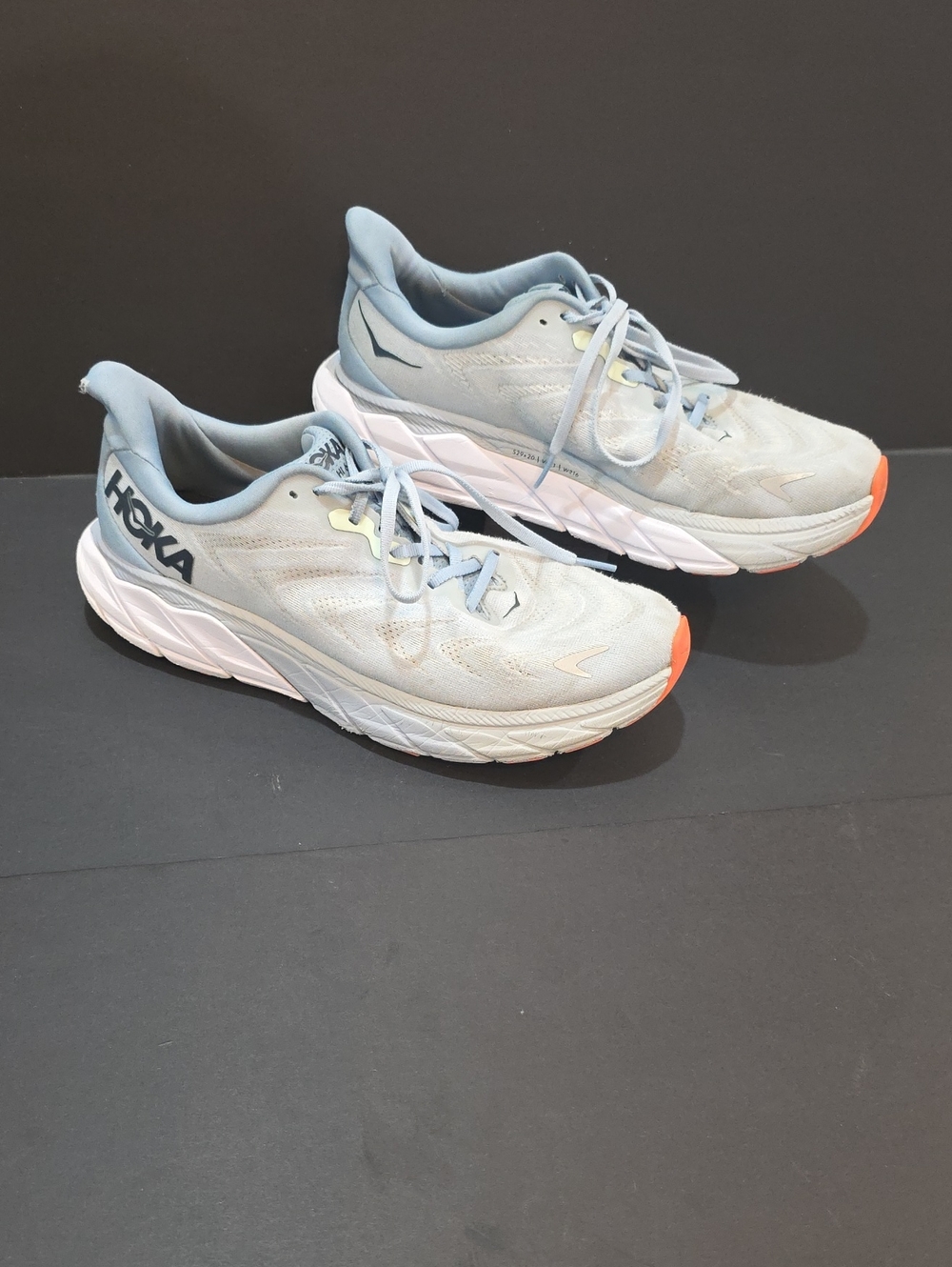 Hoka Arahi 6 Women's Light Blue and Orange Accent Running Shoes Size 11